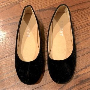 REPORT Girls Black Velvet Wensley Flats. Size 2.